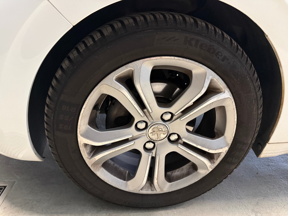 Peugeot 208 1.6 vti Boite Automatique / Moteur à chaîne