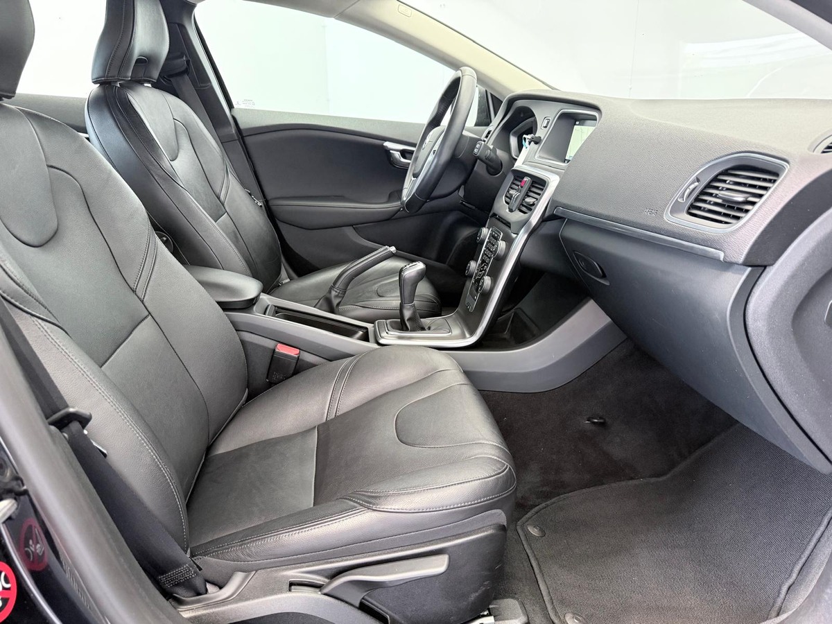 Volvo V40 2.0 D  120  Momentum