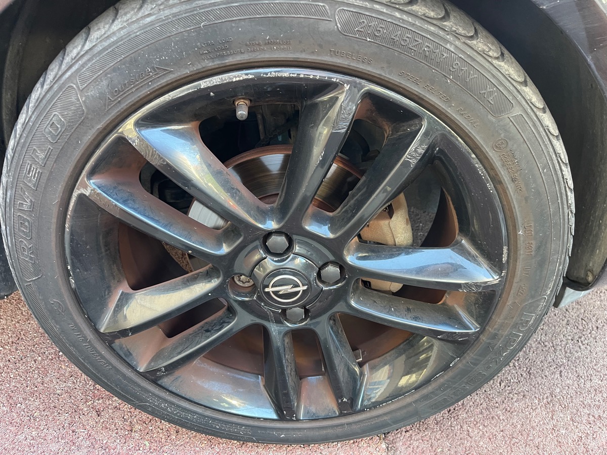 Opel Corsa 1.4 100 CV / Km Réel / Jantes Noires / Clim / Moteur à Chaine