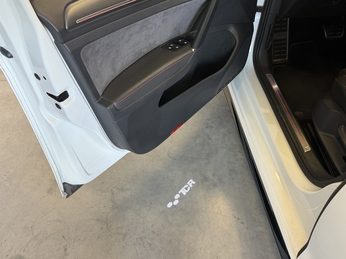 Volkswagen Golf VII - TCR / CarVertical / Echappement Akrapovic / Apple Carplay / Caméra