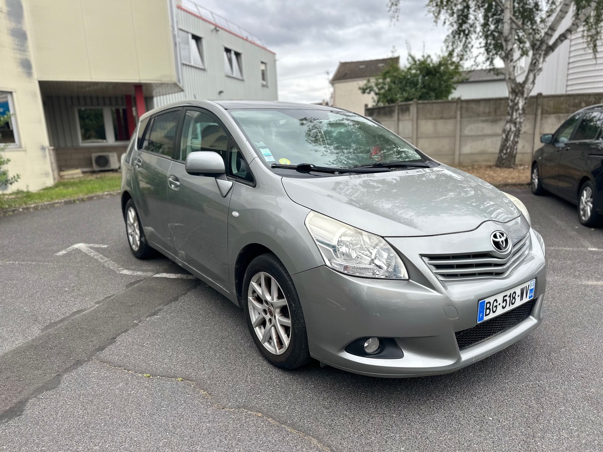 Toyota Verso 2.0 D-4D 128 CV skyview 4XCBL