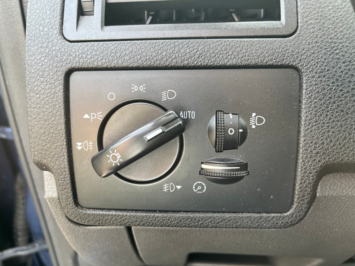 Ford Focus C-max 2.0 140ch, SIEGES CHAUFFANT, CLIM AUTO, REGULATEUR, FEUX AUTOMATIQUE