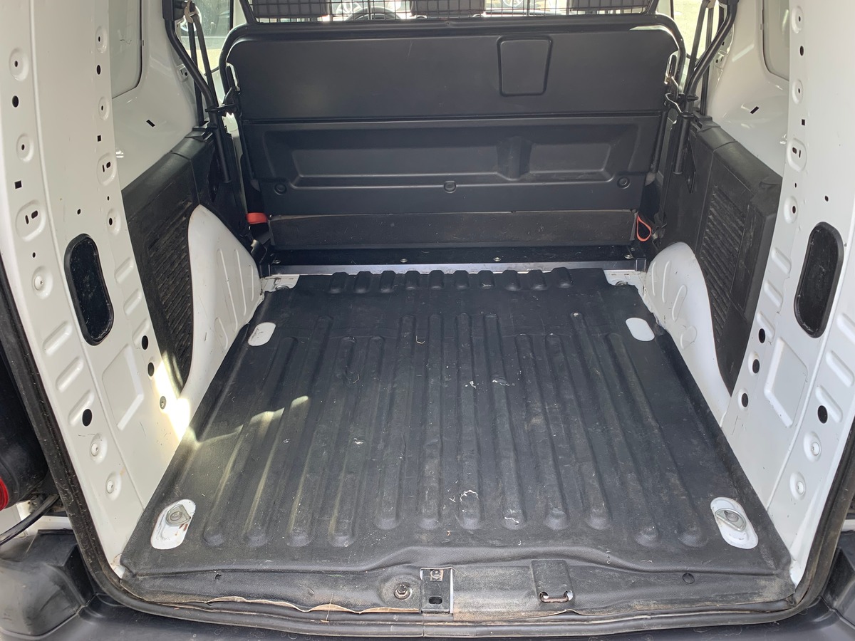 Peugeot Partner 100 ch | 5 Places | GPS | Climatisation | Attelage | Roue secours | Apple car play