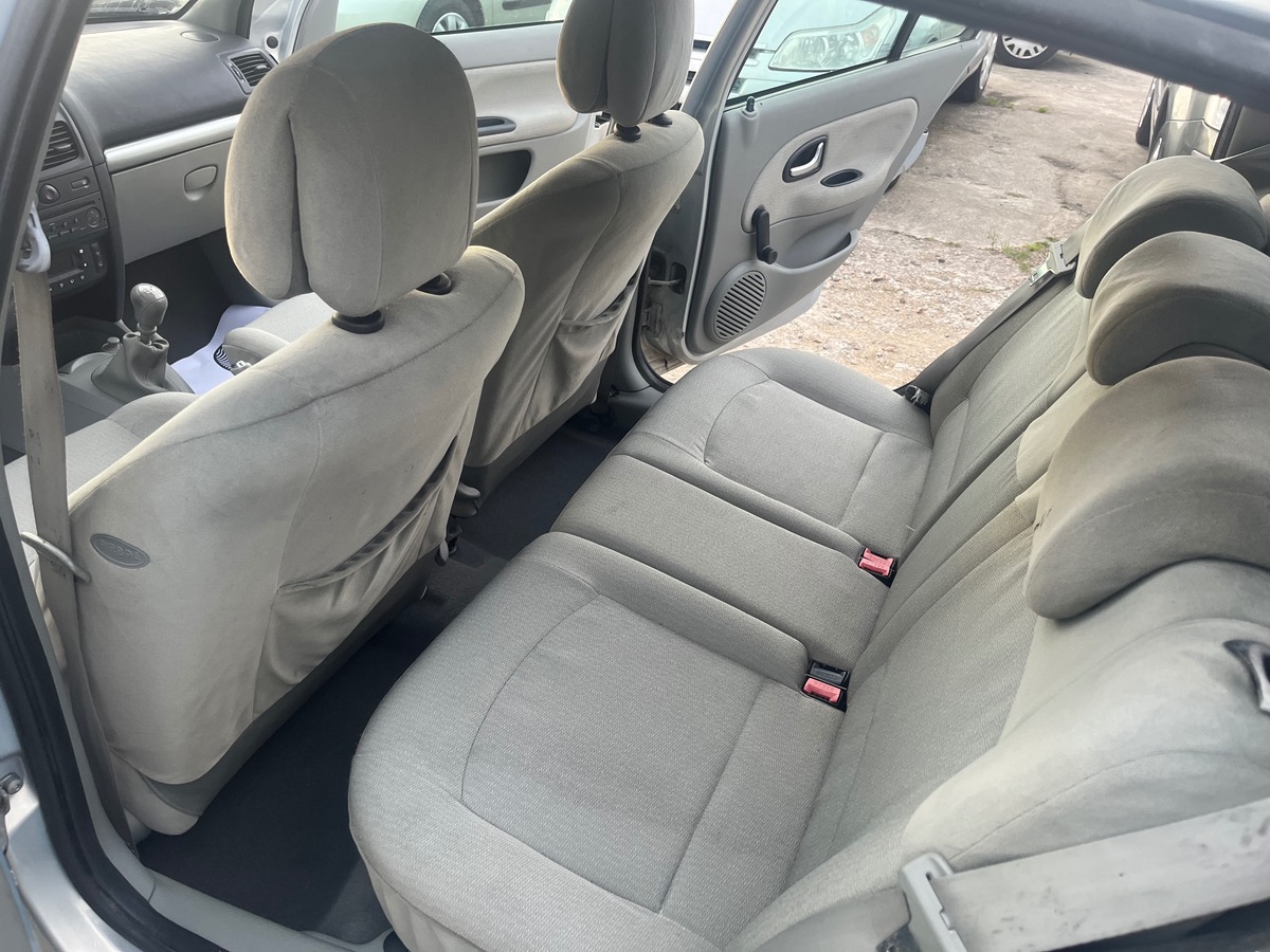 RENAULT Clio 1.4I 16V
