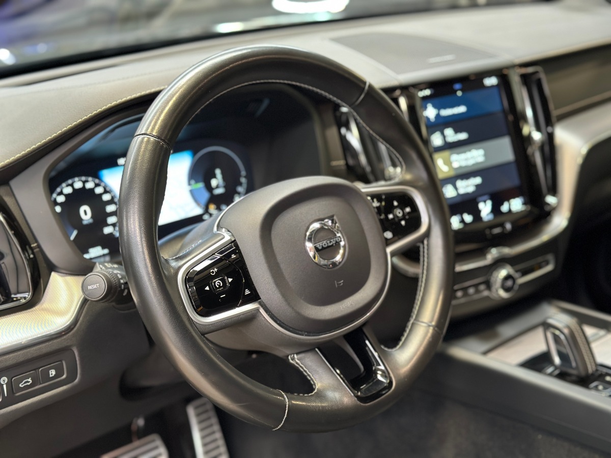 Volvo XC60 T8 AWD 318 + 87ch POLESTAR Engineered Geartronic + Attelage