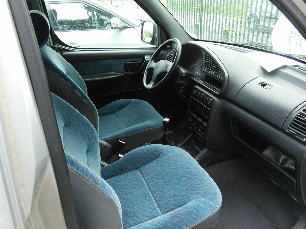 Peugeot Partner 1.8 i Break 90cv 5 PLACES