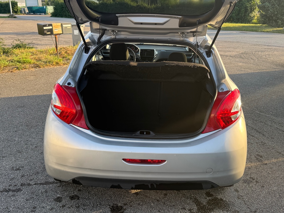 Peugeot 208 / 1.2 E-VTI 82CH / STYLE / CLIM / ÉCRAN BTT / DISTRIB + EMBRAYAGE NEUF