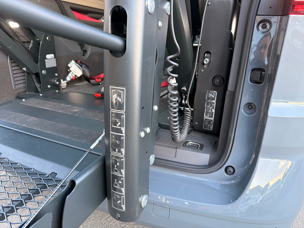 Volkswagen Multivan T7 LONG 2.0L TDi 150cv - Equiper PMR