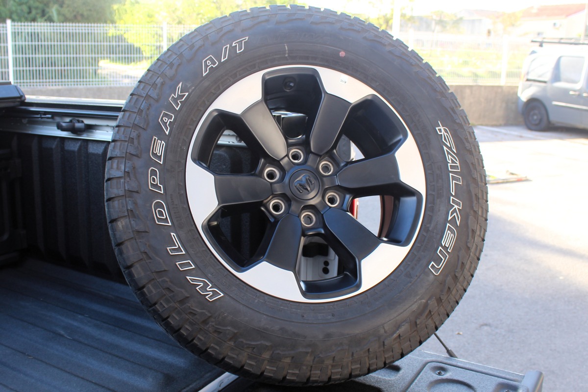 Dodge RAM CREW CAB 1500 5.7 V8 396 ch LARAMIE EDITION LONGHORN / RAM BOX / CARPLAY / ATTELAGE / E85