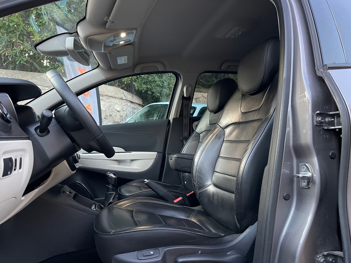 RENAULT Captur 1.5 DCI 110 CV / Initiale Paris /Phase 2 / Pack Bose /Attelage / Caméra /