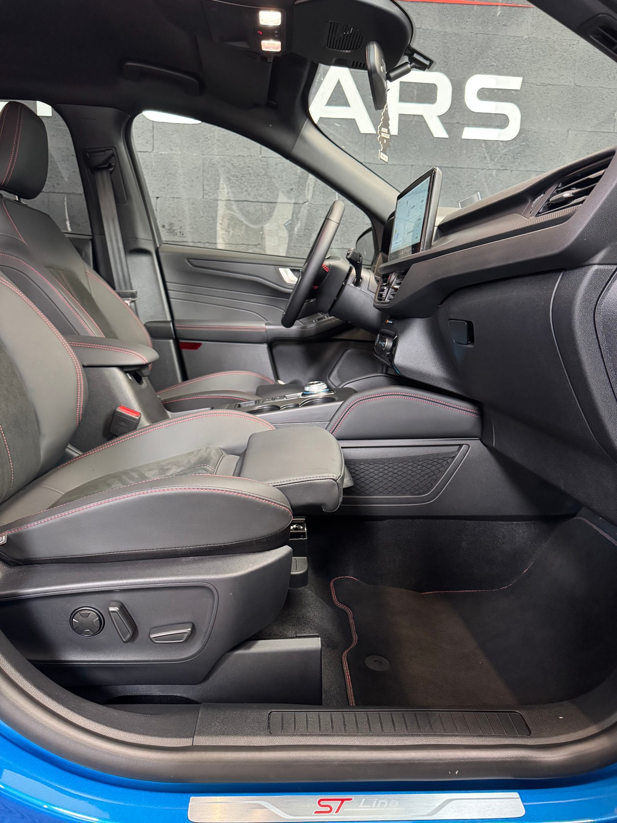 Ford Kuga 2.5 PHEV 243 CH ST-LINE X BLACK PACKAGE