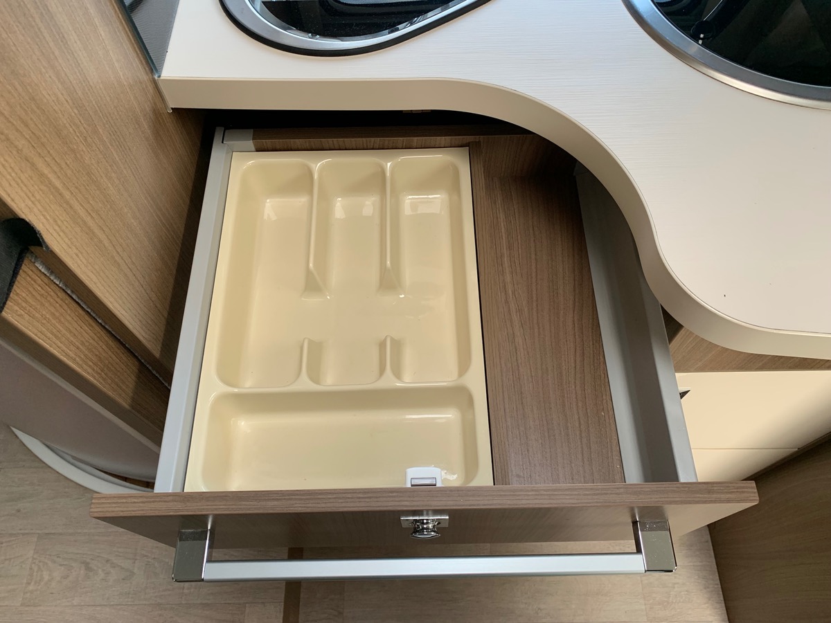 Ford Challenger 155 ch | 2,2 litres | GENESIS 288 EB Profilé | 3 Couchages | Caméra de recul