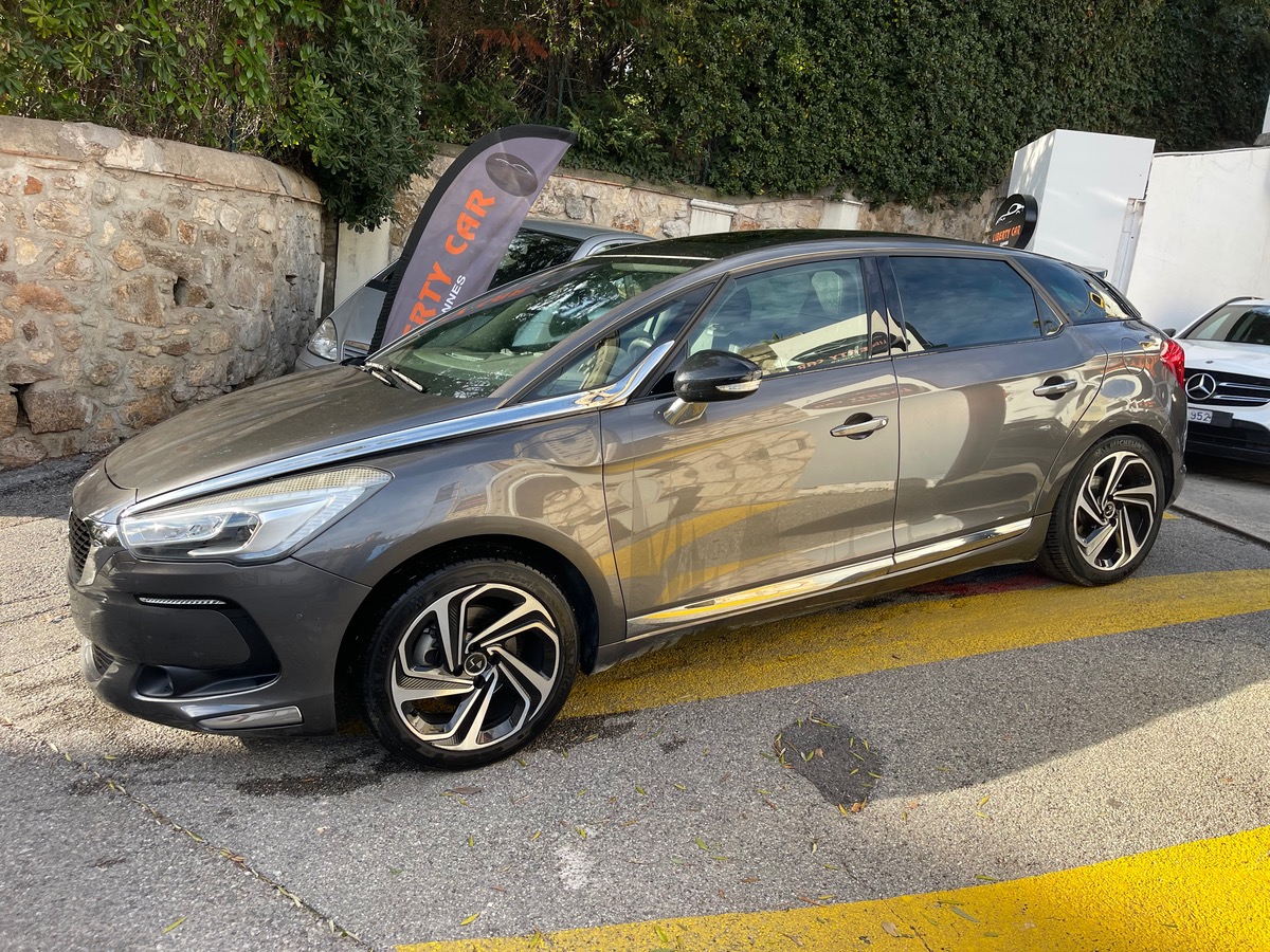DS ds5 1.6 THP 165 CV Sport Chic / Toit panoramique / Jantes Sport / Intérieur Cuir/ Caméra