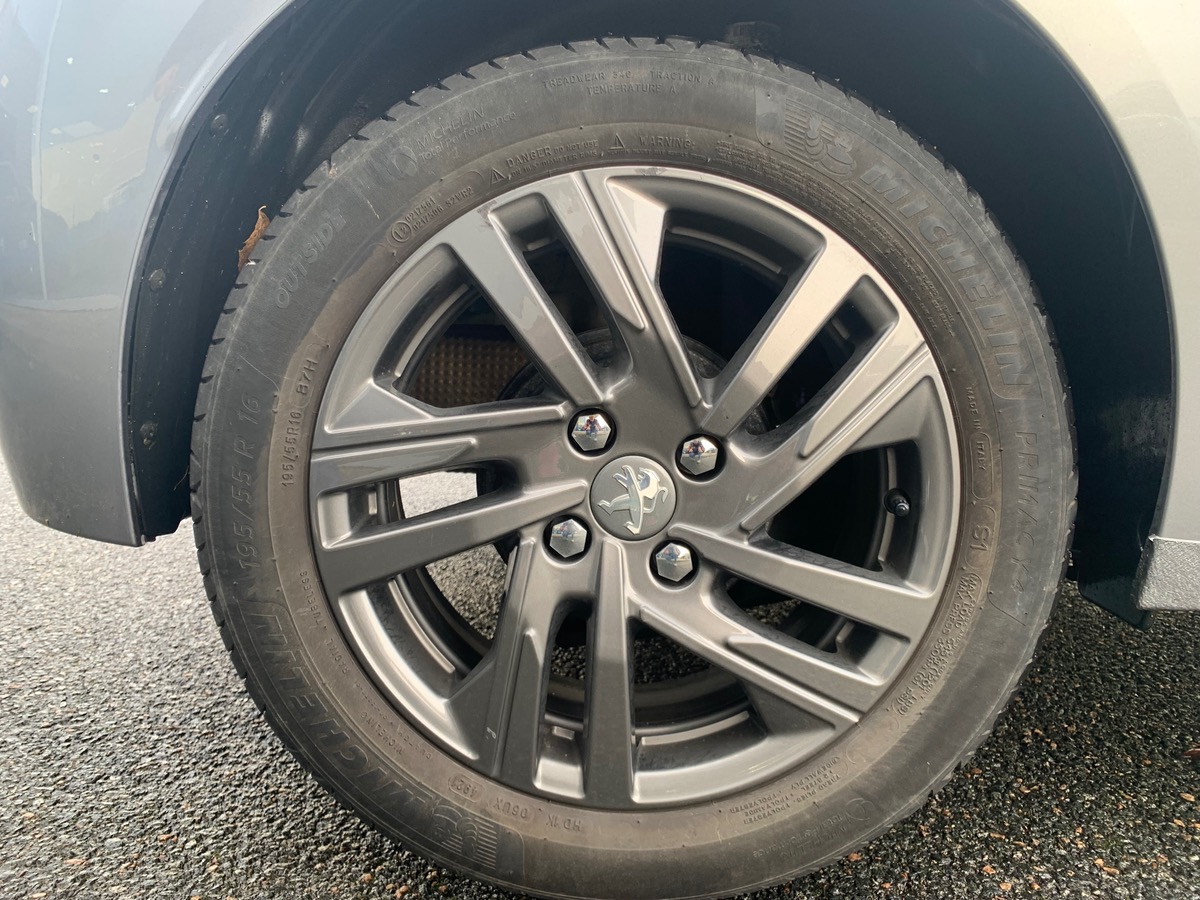 Peugeot 208 75 ch | Active pack | GPS | Mirror Link | Radar de stationnement arriére