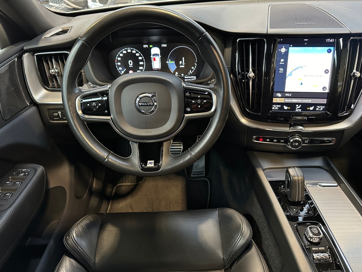 Volvo XC60 T8 R-Design 303 ch + 87 AWD Geartronic 8 / Attelage / Toit Ouvrant / Hifi HK