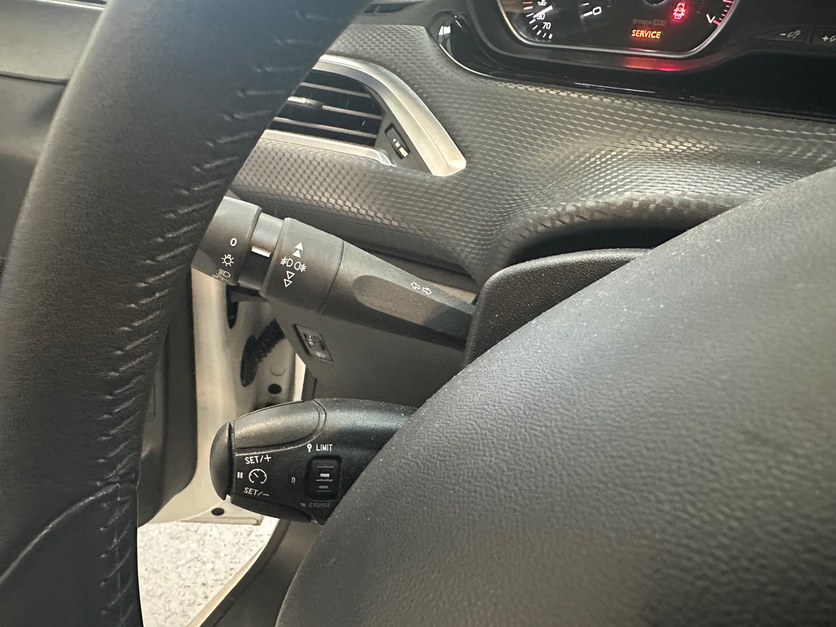 Peugeot 208 1.2 PURETECH 82cv STYLE 5P