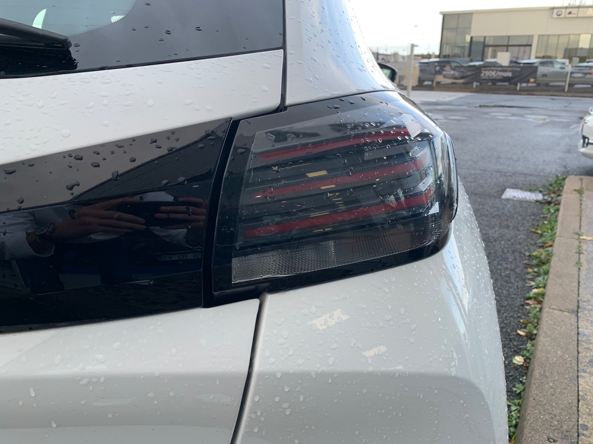 Peugeot 208 100 ch | Active | Aide stationnement arrière | Sièges avant chauffants | Écran tactile