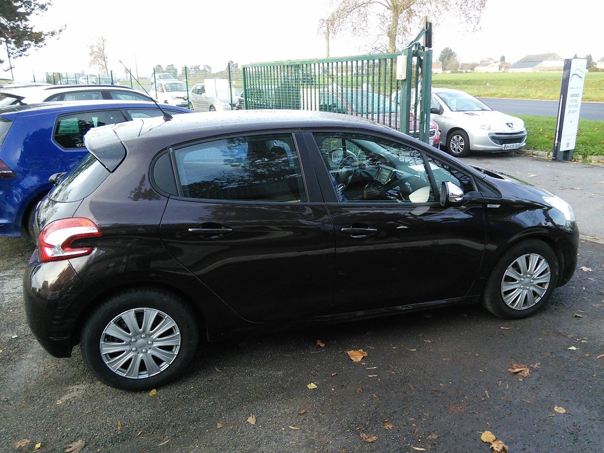 Peugeot 208 1.6 92 HDi Urban Soul - 5 PORTES  - REVISEE ET GARANTIE - DISTRIBUTION FAITE