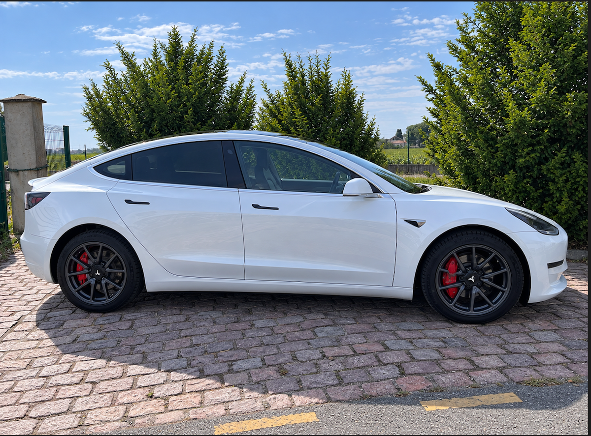Tesla Model 3 Dual Motor AWD (Long Range)
