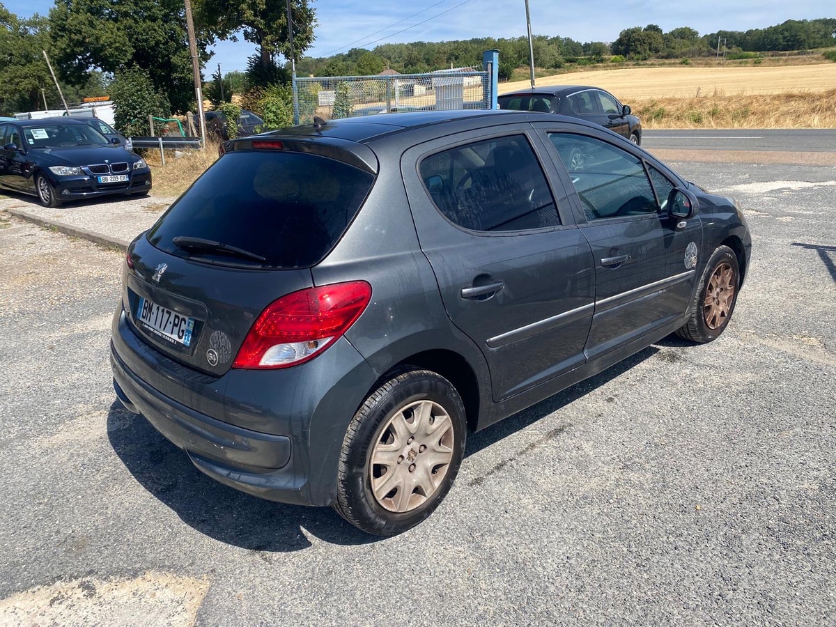 Peugeot 207 1.6 hdi 92cv toit panoramique EDITION LIMITEE SERIE 64