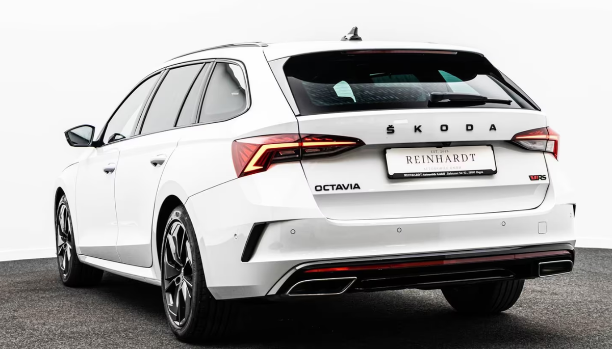 Skoda Octavia Combi 2.0 TDI 200ch RS DSG7/Toit ouvrant/Attelage/VO Allemand/Malus 250e