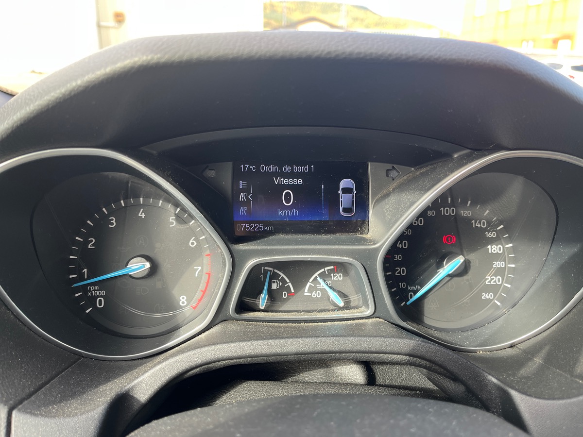 Ford Focus 1.0 Ecoboost 125ch ST LINE, Caméra de recul,  GPS, radars AV et AR, Clim Auto bizone