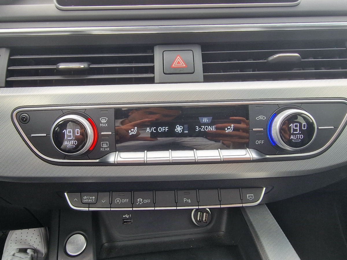 Audi A4 Avant SLINE 218cv 3.0 TDI QUATTRO, SUIVI COMPLET, TOIT OUVRANT, 4 ROUES HIVERS SUR JANTES