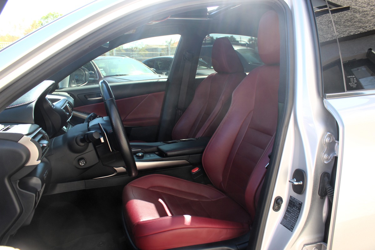 Lexus IS III (2) 300H F SPORT EXECUTIVE  FULL OPTIONS + CARPLAY / ENTRETIEN LEXUS / 2ème MAIN