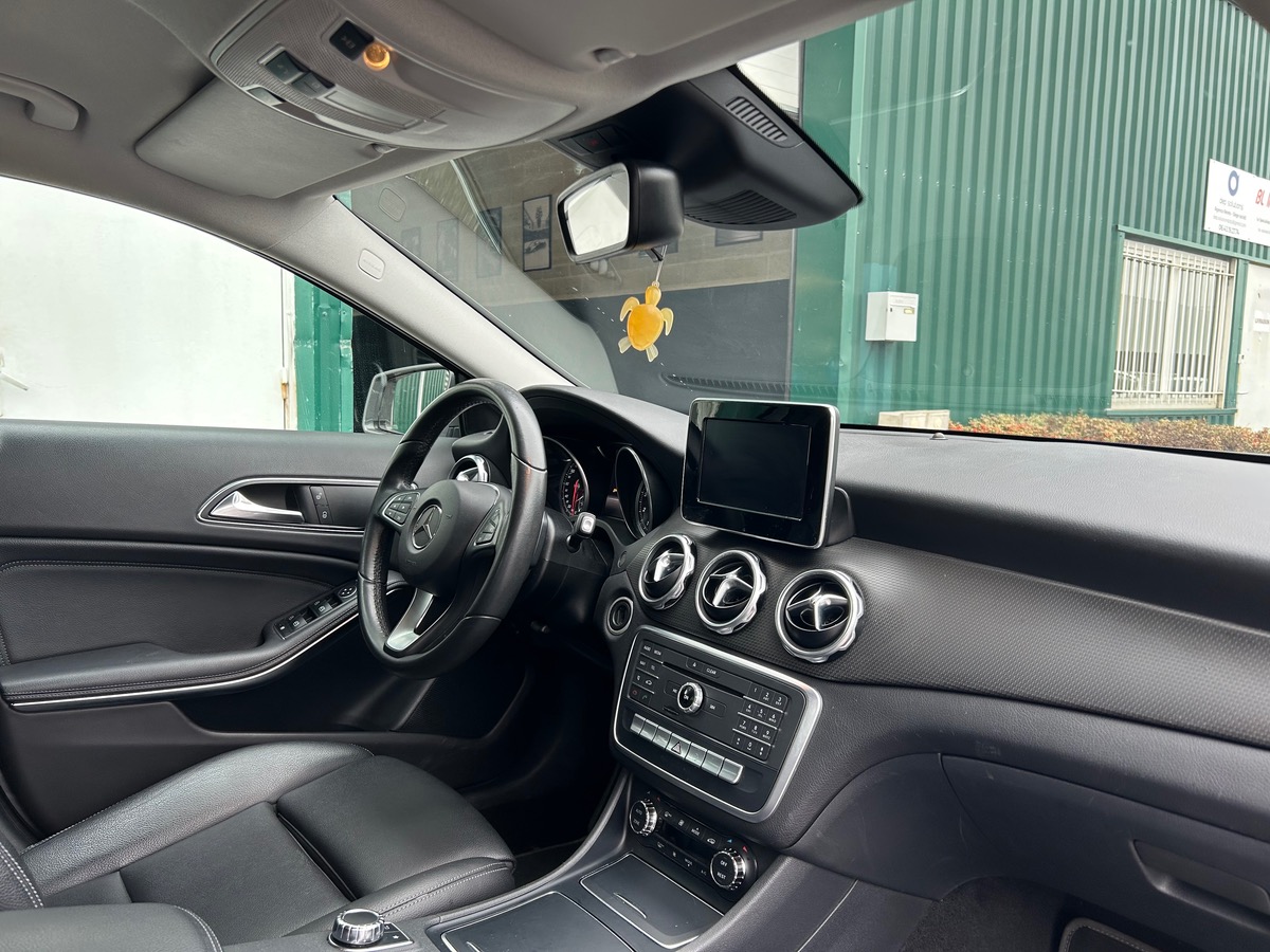 Mercedes Benz GLA 180