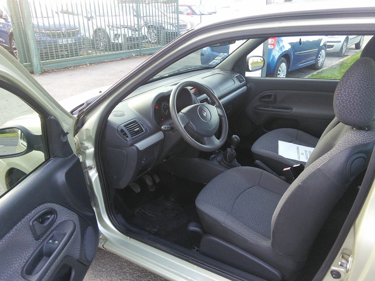RENAULT Clio 1.2 75 Authentique DISTRIBUTION NEUVE