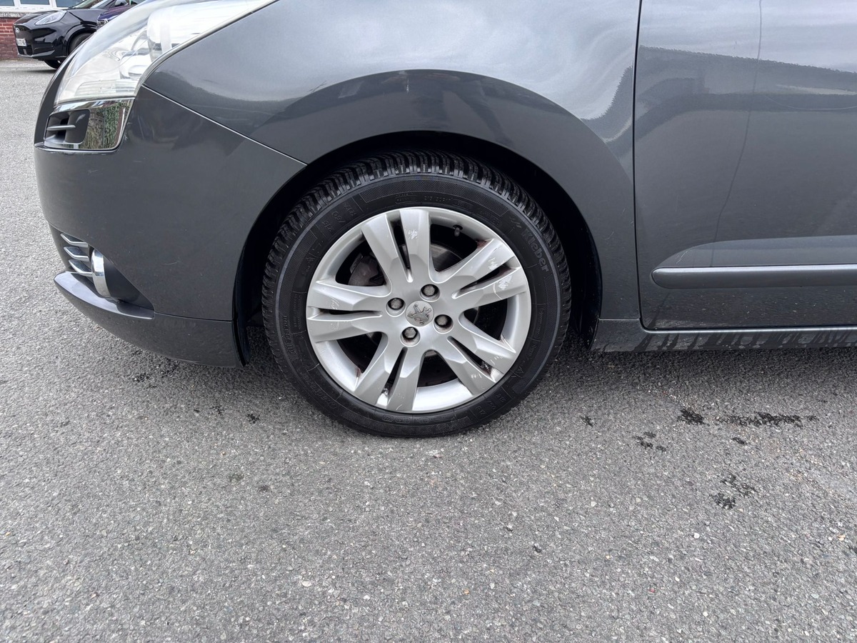 Peugeot 5008 7 places 1.6 HDi 110 Premium Pack - Distribution neuve - Garantie