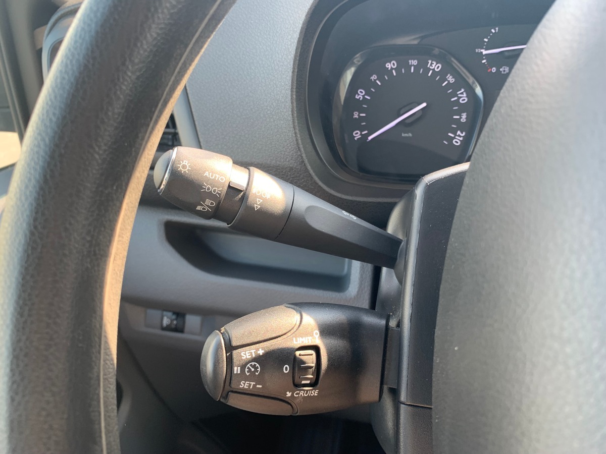 Toyota ProAce 122 ch | Business | Medium | 3 Places | Régulateur vitesse | GPS | Bluetooth | Radar