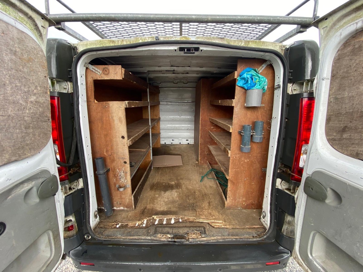 RENAULT Trafic 2.0 dci a chaîne extra  1ere main  TVA RÉCUPÉRABLE