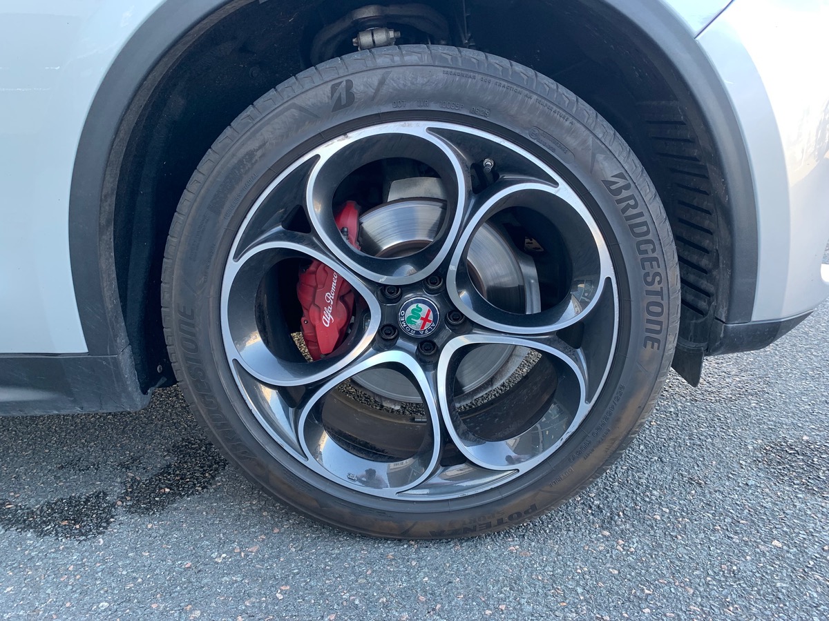 Alfa Romeo Stelvio 210 | Turismo | Toit ouvrant Panoramique | Attelage | Jantes 20" | Caméra recul