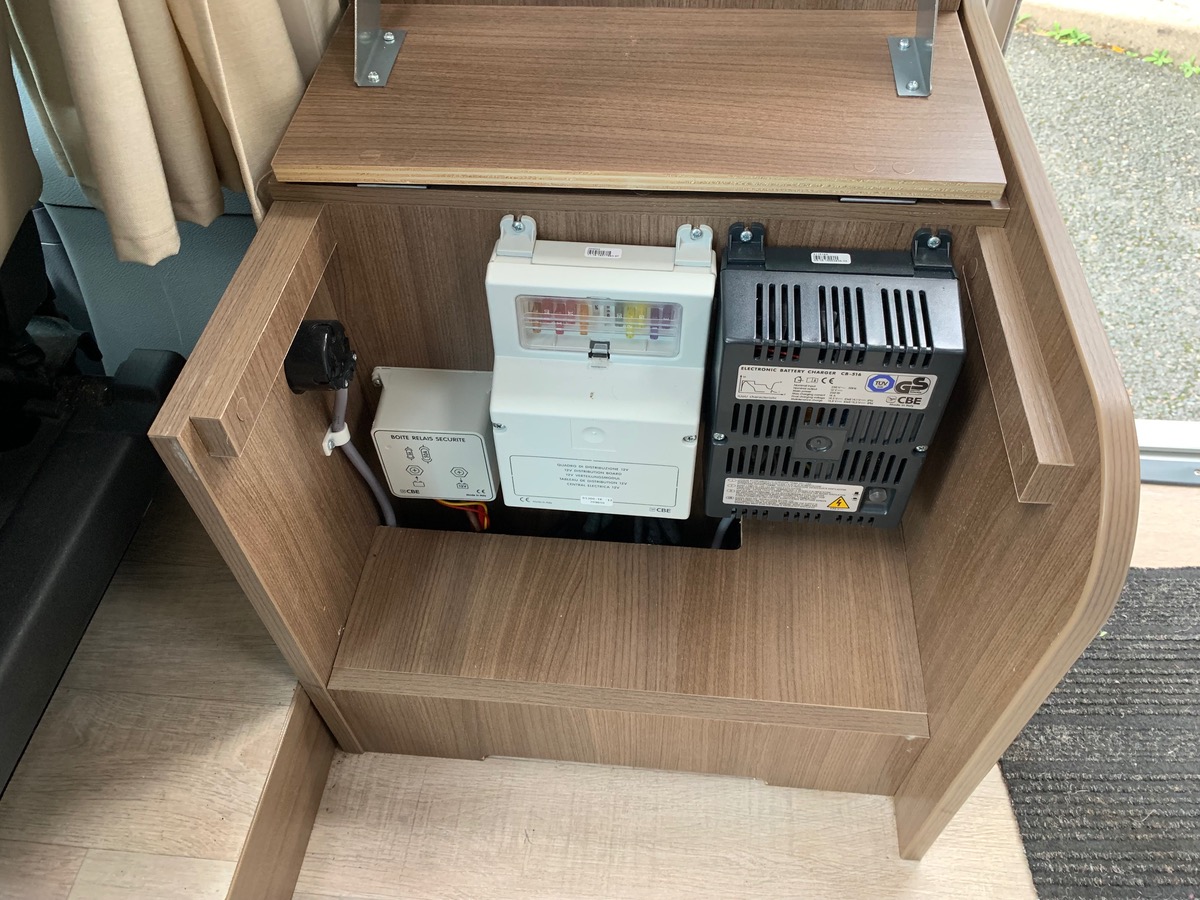 Ford Challenger 155 ch | 2,2 litres | GENESIS 288 EB Profilé | 3 Couchages | Caméra de recul