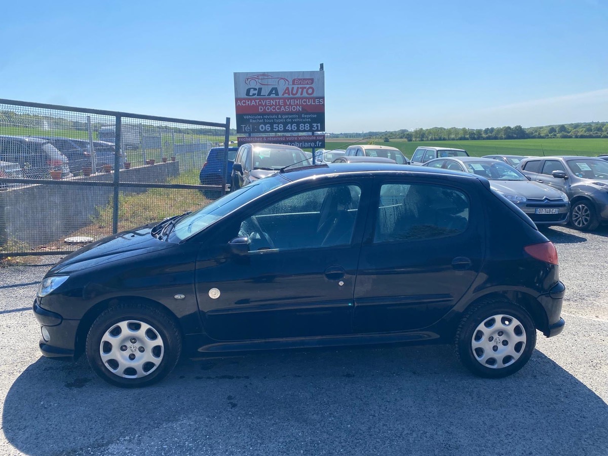 Peugeot 206 1.4 hdi 70cv 1ere main faible kilométrage d’origine 