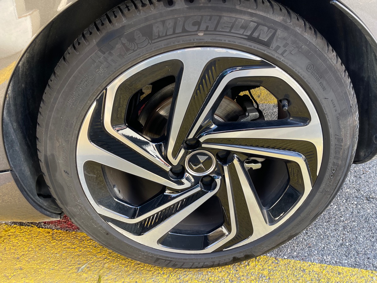 DS ds5 1.6 THP 165 CV Sport Chic / Toit panoramique / Jantes Sport / Intérieur Cuir/ Caméra