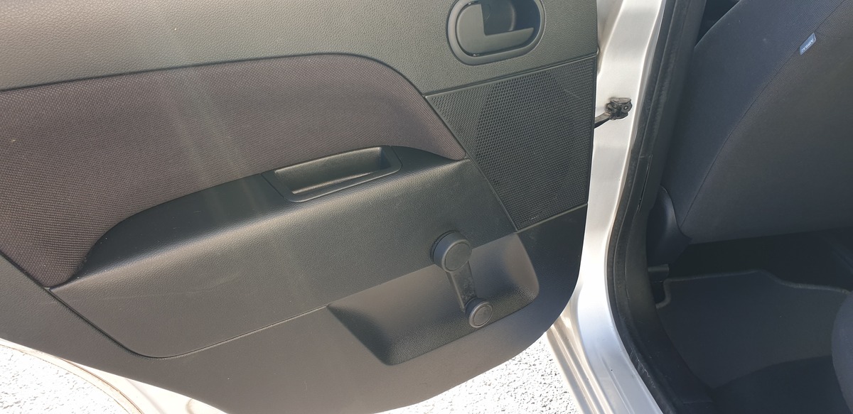 Ford Fiesta Fiesta 4 Senso 1.2 75CV phase 2 CT ok et révisé