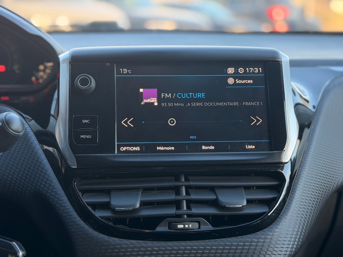 Peugeot 208 Allure 1.2 110 cv BVM5 - Distribution OK / 1ère main