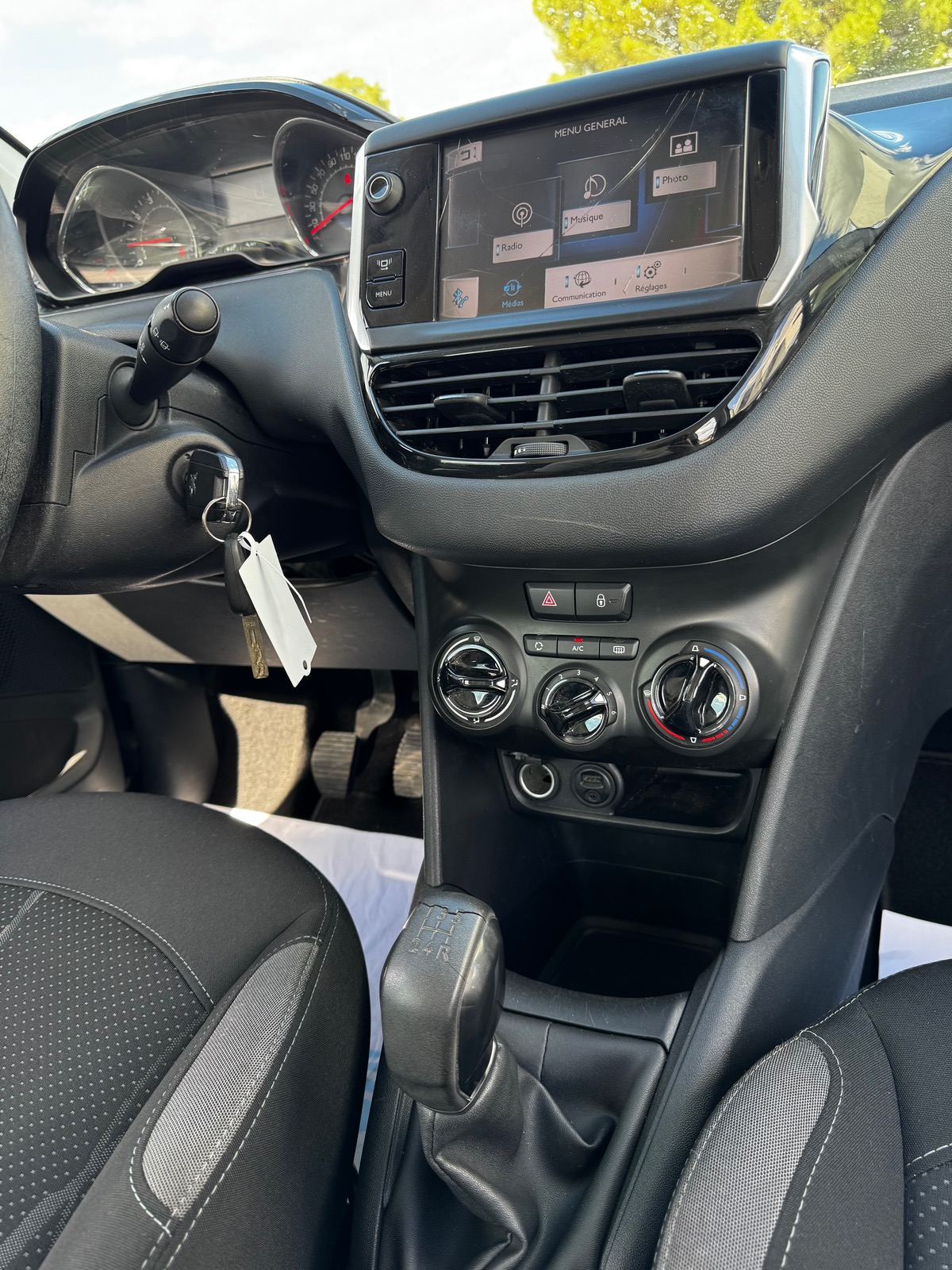 Peugeot 208 1.2 VTi 82 CV BVM5 ALLURE DISTRIBUTION FAITE  / SUIVI CONCESSION