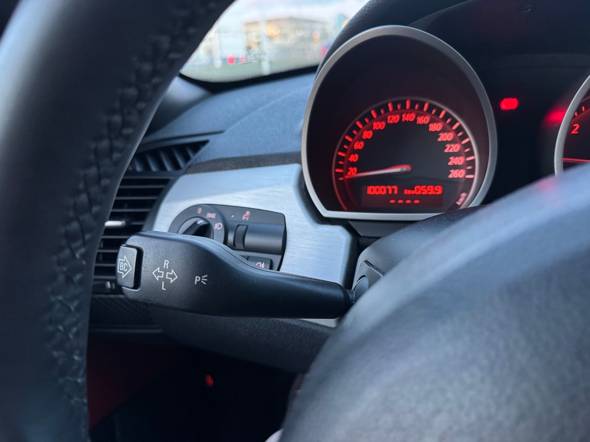 Bmw Z4 3.0si 265 ch | GPS | Volant et pommeau de vitesse M | Jantes 18'' | Climatisation | Cuir