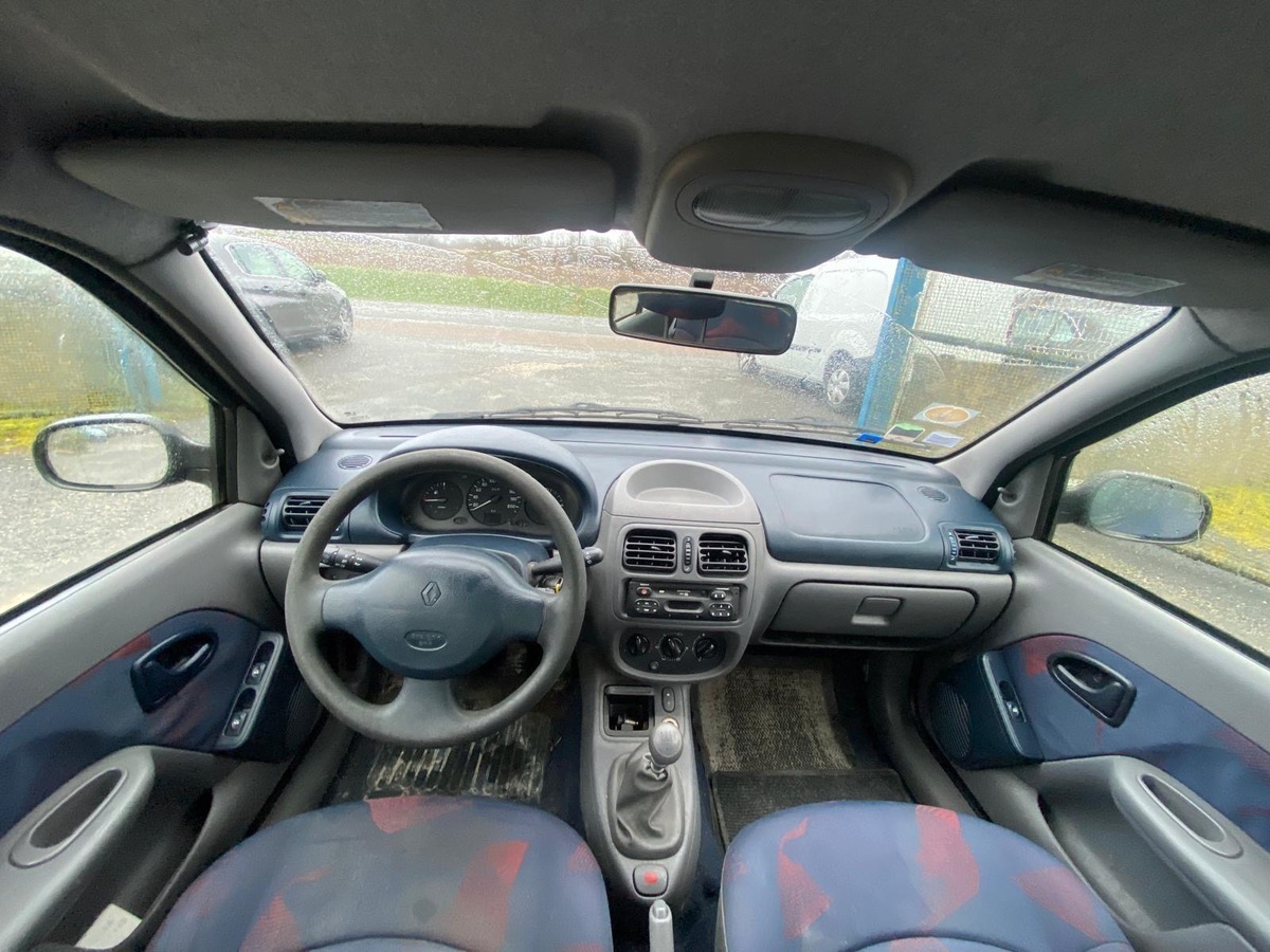 RENAULT Clio 1.2i 60cv 98165km