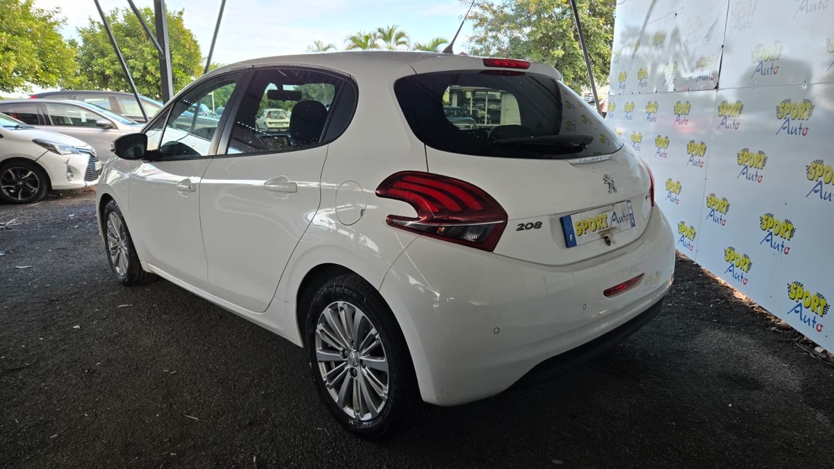 Peugeot 208 1.6 DIESEL 99.900 KM 100CH SPORT AUTO