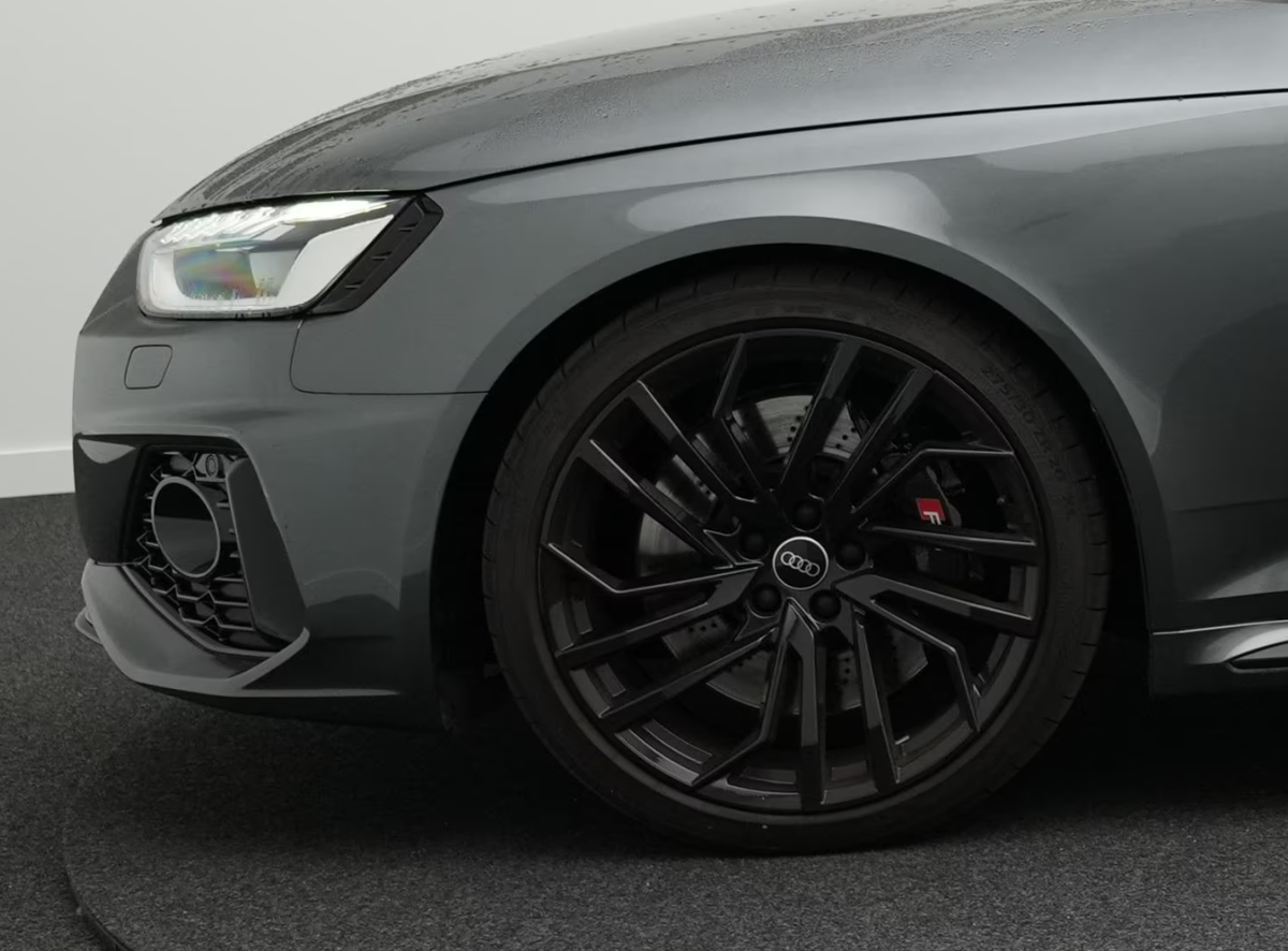 Audi RS4 Avant 2.9 V6 TFSI 450ch quattro tiptronic 8/Attelage/Gris daytona nacré