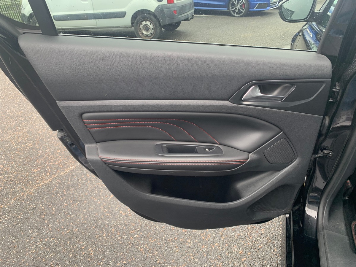 Peugeot 308 180 chevaux | GT | Toit panoramique | Caméra de recul | Régulateur de vitesse | GPS