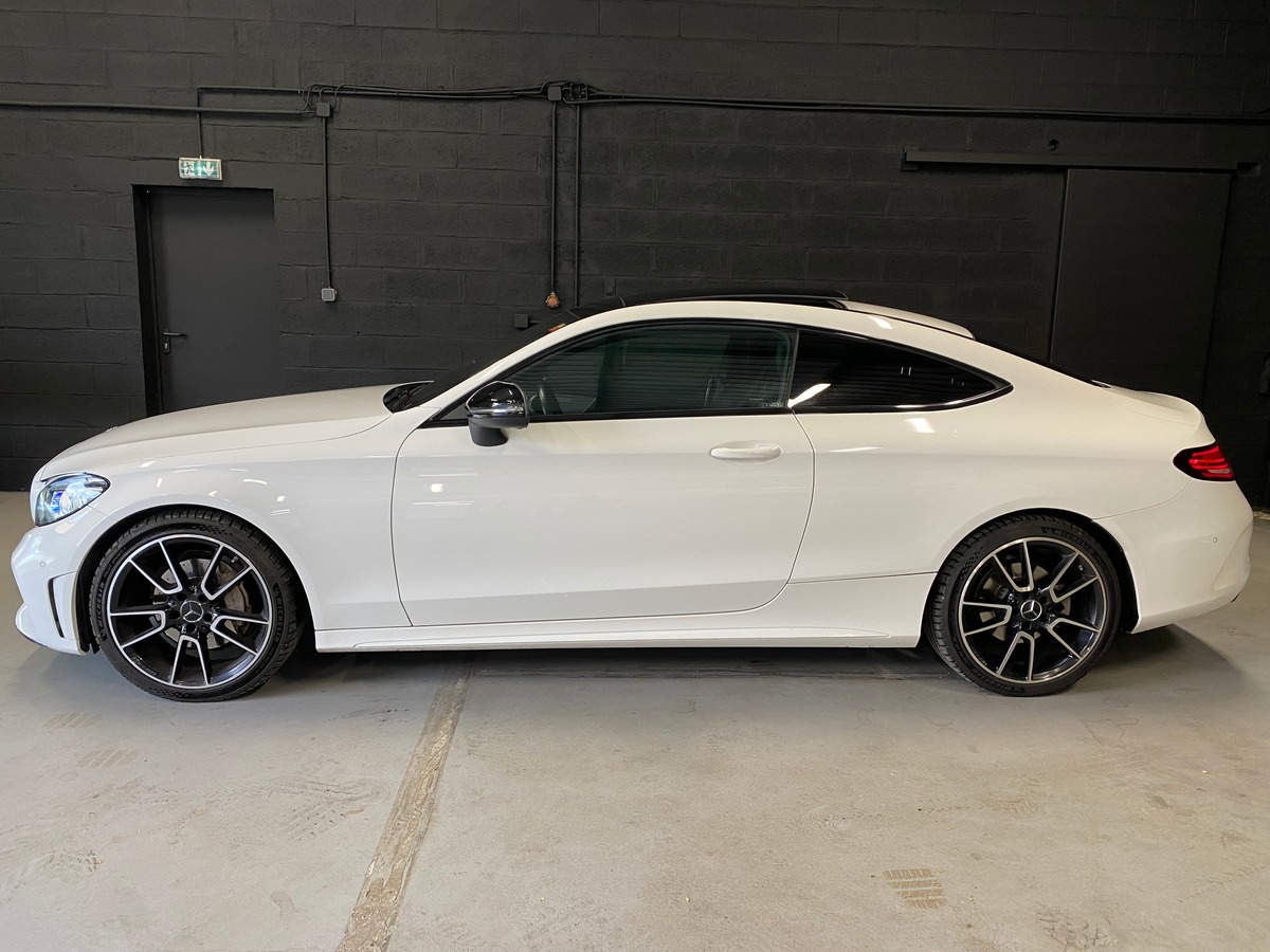 Mercedes Benz Classe C 220 cdi AMG Line / Toit Panoramique Ouvrant / Cock Pit / Led d Ambiance