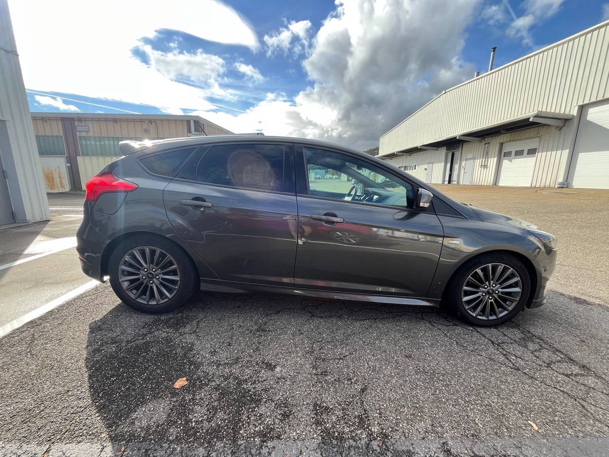Ford Focus 1.0 Ecoboost 125ch ST LINE, Caméra de recul,  GPS, radars AV et AR, Clim Auto bizone