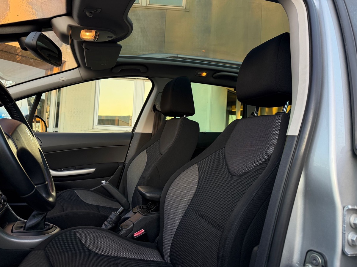 Peugeot 308 SW 1.6 e-HDI 115 CV active 7 places  crit2