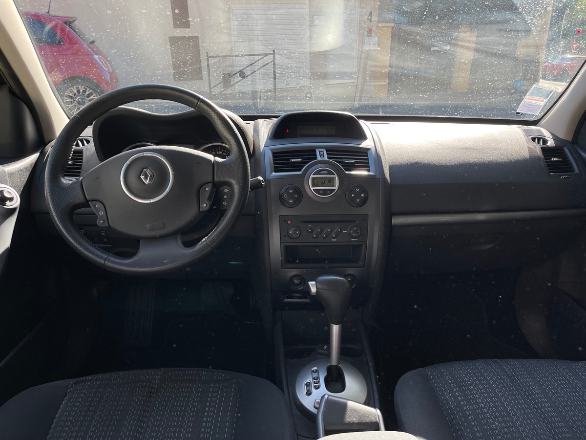 RENAULT Megane 1.6 i 111 CV / Km Réel / 2 ème Main / Boite Auto / 5 Portes / Clim
