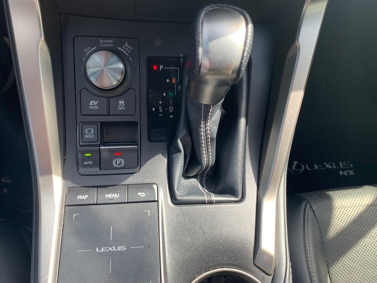 Lexus NX 300h 197 ch | F-SPORT 4WD | Caméra de recul | Siéges électriques | Toit panoramique | GPS